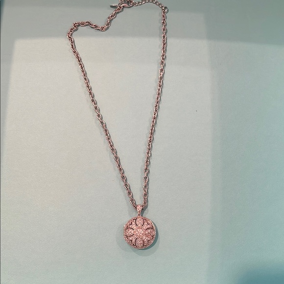 Jewelry - Elegant Pink Pendant Necklace